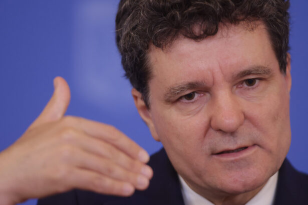 nicusor dan si a publicat declaratia de avere ce venituri si ce datorii are presedintele 6874e301472b0