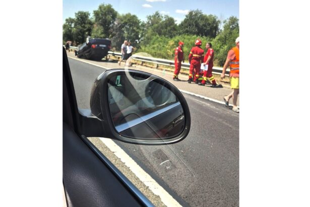 o masina s a rastunat pe autostrada a2 pe sensul constanta bucuresti 6873932b5d525