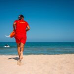 panica pe plaja din eforie nord un barbat a lesinat cand si a vazut copilul plin de sange 687b5fffca5ad