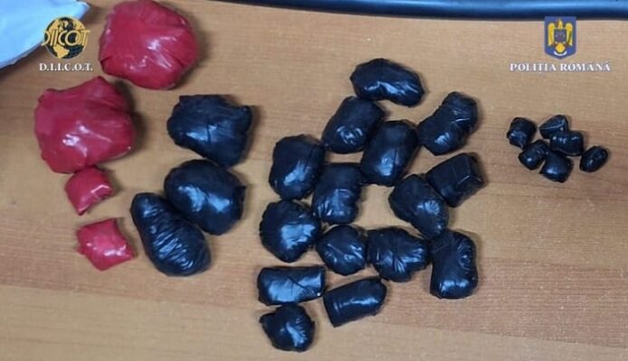 persoana de 19 ani retinuta de anchetatorii constanteni pentru trafic de droguri de mare risc 6888dc55599ea