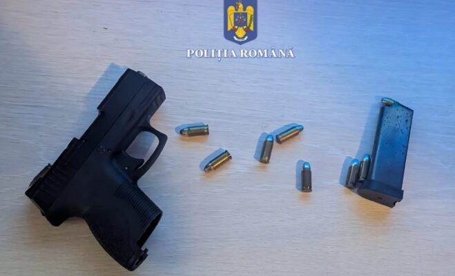 pistol letal si 10 cartuse cu glont ridicate in urma unei perchezitii in constanta 687a5bd611f92