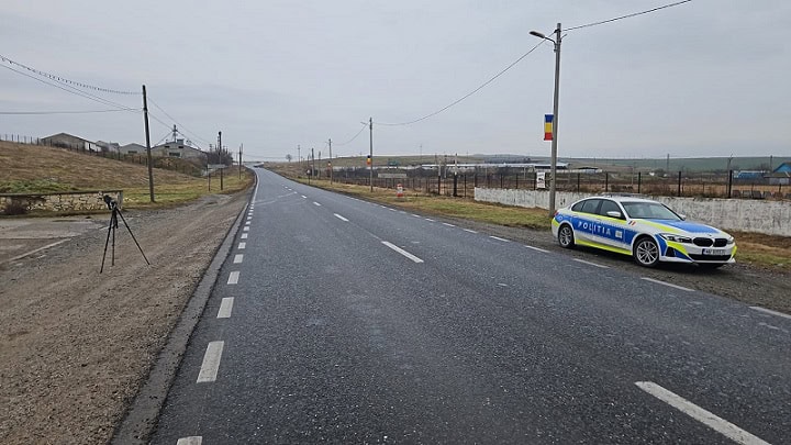 Polițiștii rutieri din IPJ Tulcea organizează acțiuni pentru combaterea vitezei excesive 1 politistii rutieri din cadrul ipj tulcea desfasoara actiuni pentru combaterea vitezei