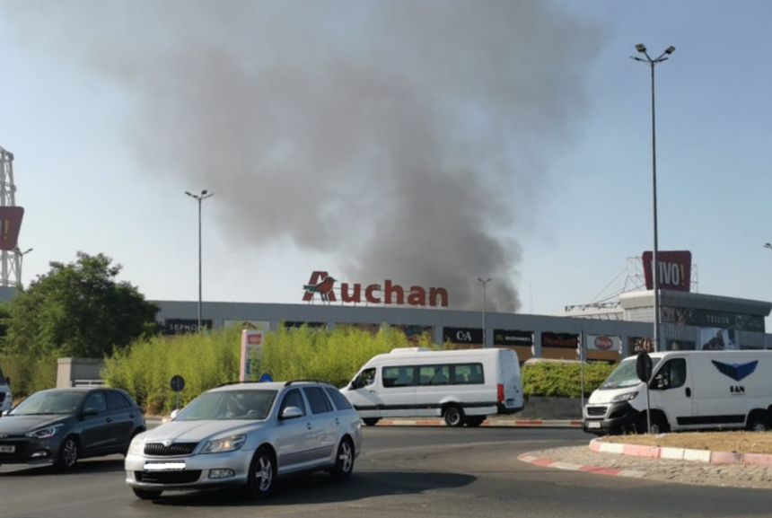 Pompierii sunt în alertă: Incendiu cu degajări mari de fum în zona Vivo din Constanța 1 pompierii sunt in alerta incendiu cu degajari mari de fum in zona vivo constanta 686b6053490d8