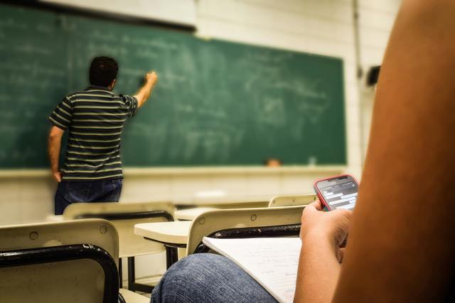 Profesorii amenință: deschiderea anului școlar va avea loc în stradă în toate orașele din România. 1 profesorii ameninta deschiderea anului scolar va fi in strada in toate orasele din romania 686b7581a3c86