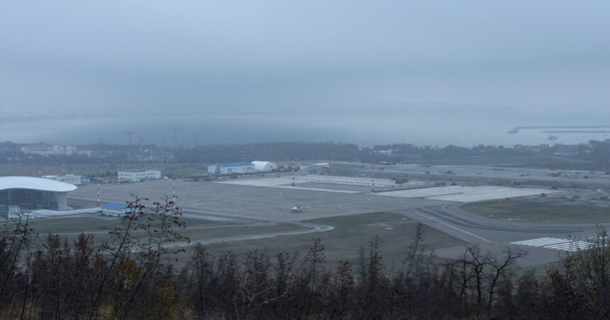 Rusia redeschide un aeroport strategic de la Marea Neagră închis după începerea ofensivei în Ucraina 1 rusia redeschide un aeroport strategic de la marea neagra care a fost inchis dupa declansarea ofensivei in ucraina 686edf2a1eba5