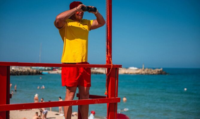 salvamarii din eforie nord mesaj pentru turisti atentie am arborat steagul galben 687f9acf50740