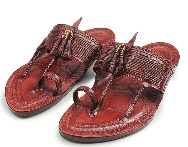 Scandal: Prada acuzată de plagiat al designului unor sandale de 12 dolari 1 scandal prada acuzata ca a copiat designul unor sandale de doar 12 dolari 68652ec2d3e08