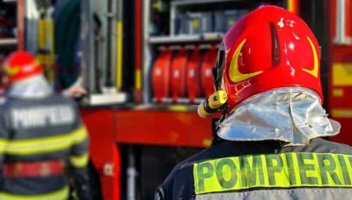 scurtcircuit la un transformator electric urmat de un incendiu de vegetatie uscata in constanta 687ce33f348e5