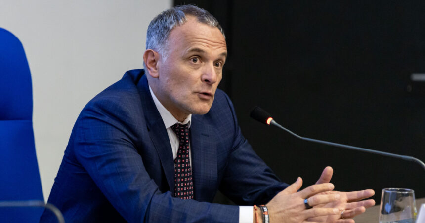 Șeful Hidroelectrica a anunțat donația a 20% din salariul său pentru susținerea proiectelor sociale. 1 seful hidroelectrica a anuntat ca va dona 20 din salariul sau in vederea sustinerii proiectelor sociale 6874c35c126b6