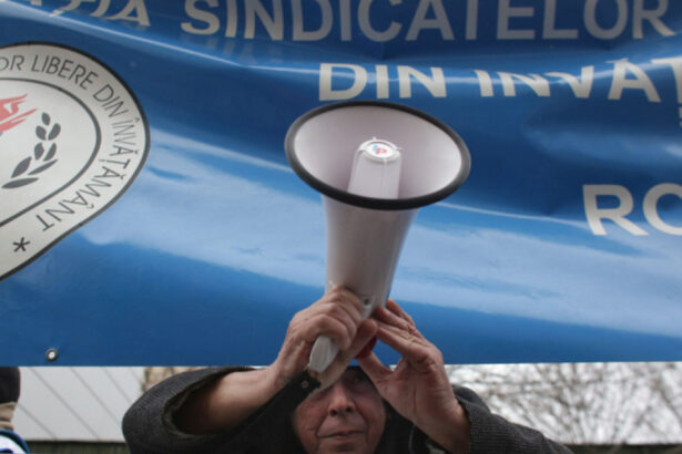 sindicalistii din educatie fac apel la nicusor dan masurile de eficientizare luate de guvern pot avea un cost mult mai mare 68836e1ce8a6e