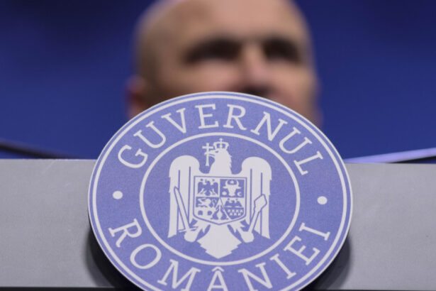 sindicalistii din sanatate si educatie protesteaza astazi in fata parlamentului impotriva masurilor fiscale propuse de noul guvern 686b509b7eb5b
