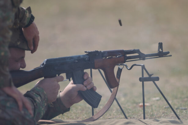 tehnologii invechite calitate slaba armata romana renunta la kalasnikov si anunta un program de inzestrare cu arme de tip nato 6870cee0e7f29