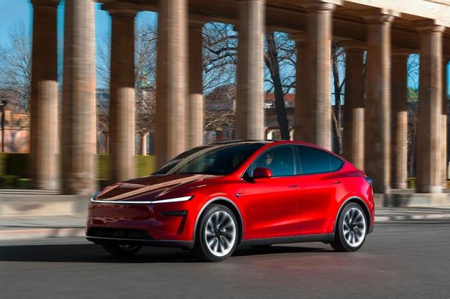 tesla model y nu mai este cea mai vanduta masina din lume a fost depasita de un suv celebru 686756b9725fe