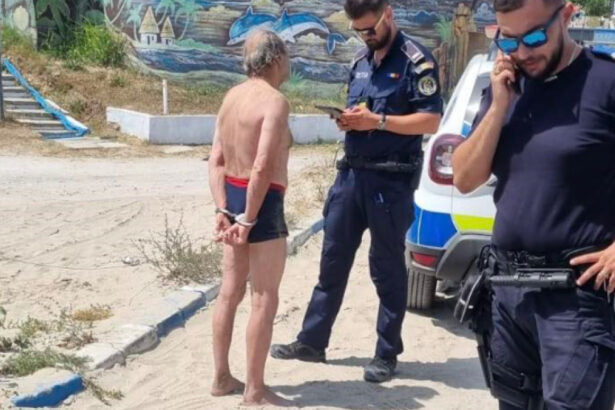 turist incatusat si amendat la eforie pentru ca a facut scandal dupa ce salvamarii l au scos din apa cand scaldatul era interzis 6887bdf9eb3ed