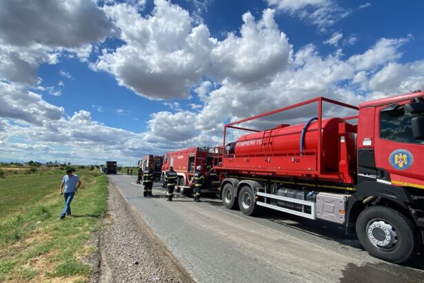 un camion incarcat cu baloti a luat foc la iesire din medgidia spre pestera 68762b9036320