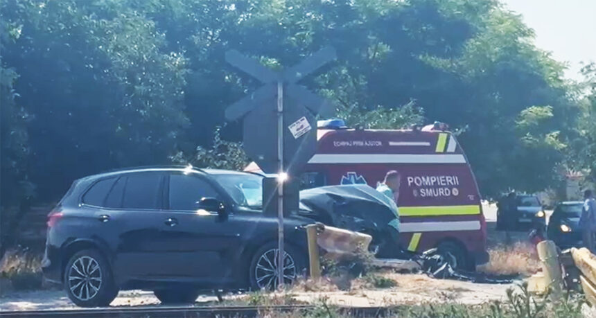 video accident feroviar spectaculos la tuzla un tren a acrosat o masina 686bcd54c71d0