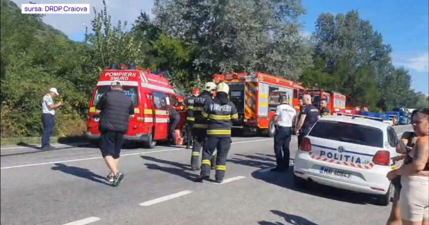 video accident grav intre un microbuz si un tir in caras severin a fost activat planul rosu de interventie 68873be1a78c0