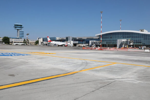 video aeroportul otopeni functioneaza cu o singura pista lucrari de reparatii in plin sezon al vacantelor 68876d190c37a