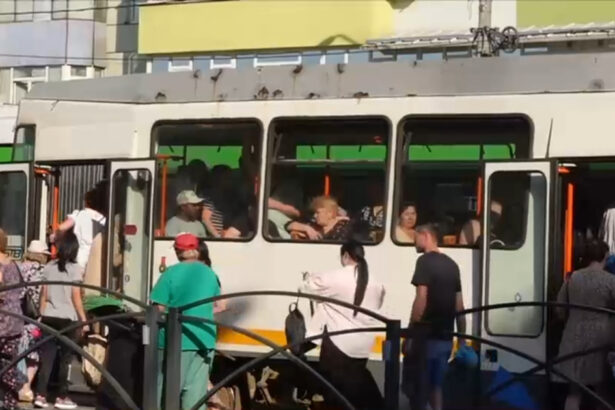 video angajatii stb nemultumiti de masurile de austeritate si lipsurile din transportul public sindicalistii iau in considerare greva 686c98bb26ac4