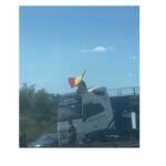 video autostrada a1 blocata de un tir aproape de intrarea in bucuresti soferul a urcat pe cabina in semn de protest 687d095b163bb