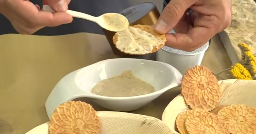 Biscuiții care nu îngrașă, sunt sănătoși și pot înlocui o masă. Invenția studenților din Galați, premiată deja la nivel internațional. 1 video biscuitii care nu ingrasa sunt sanatosi si pot inlocui o masa inventia studentilor din galati premiata deja la nivel international 6866039635371
