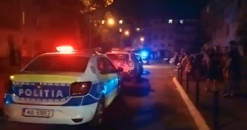 Crimă violentă într-un bloc din Brașov. Suspectul a fost prins de polițiști după o urmărire scurtă. 1 video crima violenta intr un bloc din brasov suspectul prins de politisti dupa o urmarire scurta 686782c6dc669