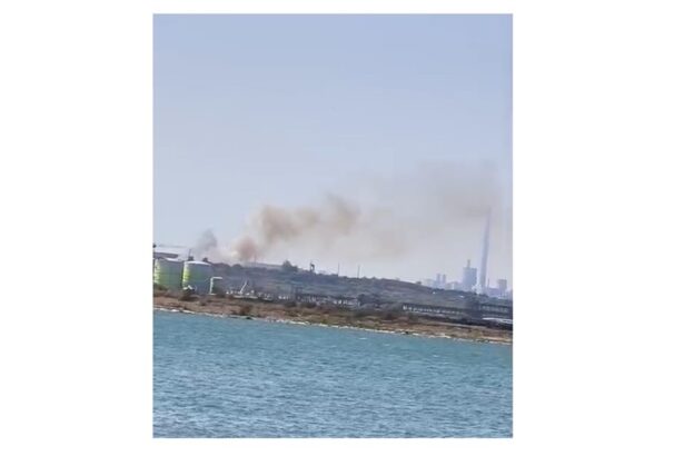 video incendiu la intrare in constanta dinspre agigea vizibil de pe mare intervin autospecialele isu dobrogea si cele ale oil terminal sa 6884eb5b73a0f