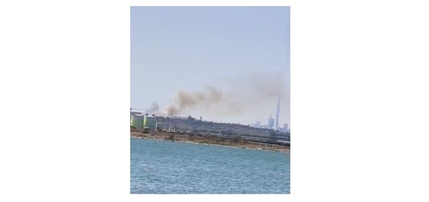 video incendiu la intrare in constanta dinspre agigea vizibil de pe mare intervin autospecialele isu dobrogea si cele ale oil terminal sa 6884eb5b73a0f