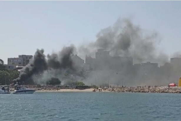 video incendiu violent in portul tomis aproape de plaja modern fum dens spre plaja o persoana a ajuns la spital cu arsuri de gradul 1 2 si 3 6884d650e7dc0