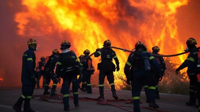 Madre Fire - California se confruntă cu cel mai mare incendiu din acest an 1 video madre fire california lupta cu cel mai mare incendiu din acest an 68671068a426c