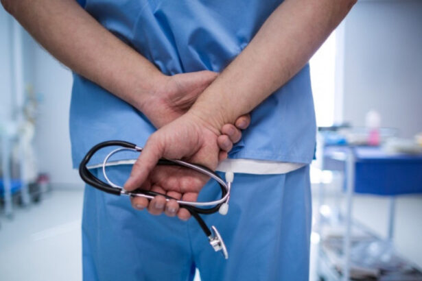 video ministrul alexandru rogobete cere medicilor de la stat sa respecte orarul de lucru dupa program poate activa unde vrea in privat 6877be40d6a84