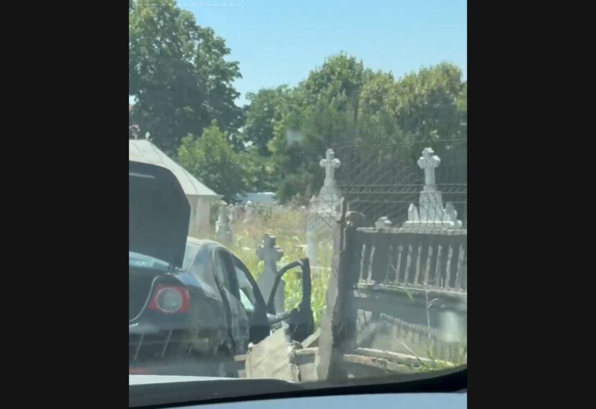 video o masina a distrus gardul cimitirului din eforie nord 68723398dc8df
