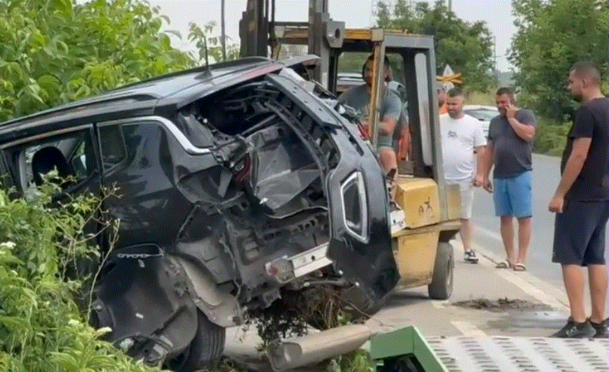 video o masina a fost lovita de tren in buzau soferul a fost dus la spital 686e5287b3805