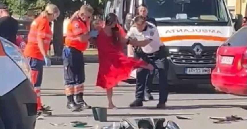 O şoferiţă beată a provocat un accident în care o altă femeie şi doi copii au fost răniţi. A fost reţinută după ce a făcut scandal. 1 video o soferita beata a produs un accident in care o alta femeie si doi copii au fost raniti a fost incatusata dupa ce a facut scandal 68644c1e973d7