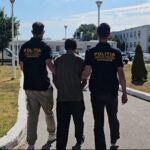 video piroman pe doua roti barbatul care a incendiat trei masini a mai fost urmarit de politie in trafic si si a abandonat motocicleta in tomis nord 687eb2989ea71