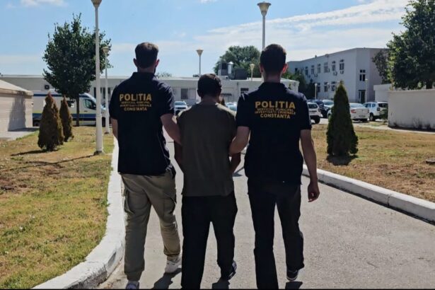 video piroman pe doua roti barbatul care a incendiat trei masini a mai fost urmarit de politie in trafic si si a abandonat motocicleta in tomis nord 687eb2989ea71