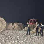 video plaje ocupate abuziv si umbrele montate noaptea la vama veche politistii au surprins mai multe persoane care pregateau terenul fara nicio autorizatie 68777ce7d965c