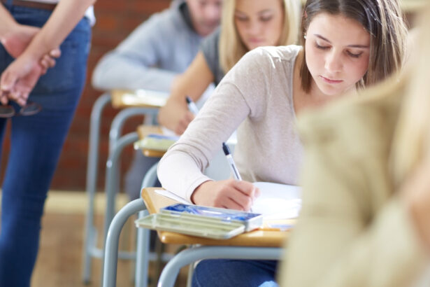 video profesoara acuzata ca foloseste dispozitive de bruiaj la examene pentru ca studentii sa nu copieze cum s a descoperit totul 68787c14231f3