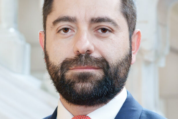 video radu burnete daca acest guvern reuseste sa stabilizeze finantele publice anul viitor economia romaneasca va incepe sa si revina 687fb550c4d9d