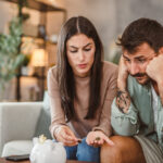 Sfatul economiștilor: românii trebuie să facă economii. Cum funcționează regula 50/30/20 pentru planificarea bugetului lunar 2 video sfatul economistilor romanii trebuie sa faca economii cum functioneaza regula 50 30 20 pentru planificarea lunara a bugetului 6879cd96b5745