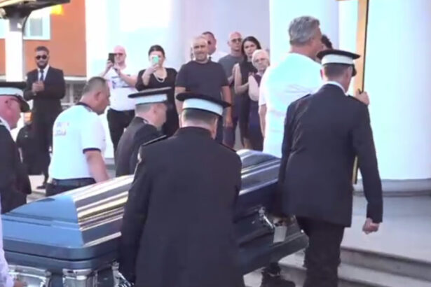 video sicriul cu trupul neinsufletit al campionului mihai leu intampinat cu aplauze la hunedoara 6865a1265ec05