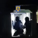 video un nou caz de violenta domestica in dolj mascatii au intrat in casa agresorului dupa ce o femeie a fost amenintata cu un pistol 6873dee0af385