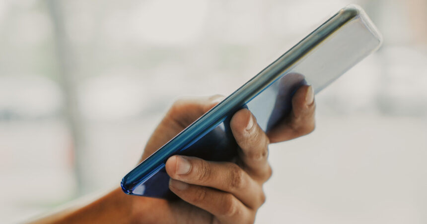 Un tânăr de 24 de ani a furat telefonul mobil al unui adolescent și l-a folosit pentru a suna la 112, după ce s-a rătăcit pe munte. 1 video un tanar de 24 de ani a furat telefonul mobil al unui adolescent si l a folosit sa sune la 112 dupa ce s a ratacit pe munte 6867b07fe418e