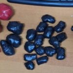 video un traficant de 19 ani din constanta si a ingropat marfa in diferite locuri din oras mascatii i au gasit acasa kilograme de stupefiante 6888c42b456c4