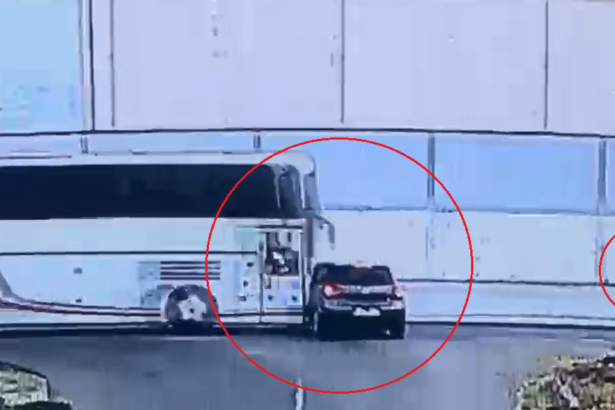 video vezi aici momentul impactului intre autocarul cu ucraineni si un autoturism in lumina 686ac220aa1c9