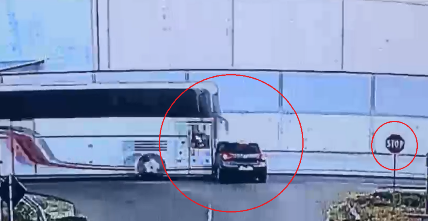 video vezi aici momentul impactului intre autocarul cu ucraineni si un autoturism in lumina 686ac220aa1c9