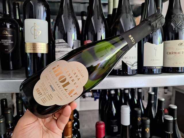 vinul zilei o cava bio eleganta si proaspata cu perlaj fin persistent si note de mar verde citrice note erbacee si tonuri de paine prajita savuros alaturi de tapas carne alba sau branzeturi 688864da88f4d