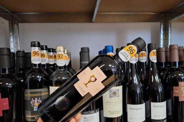 vinul zilei un primitivo intens si catifelat cu note de prune afumate cafea si ciocolata ideal alaturi de vanat sau branzeturi maturate cotat cu 96 puncte luca maroni 6870ad56807b2