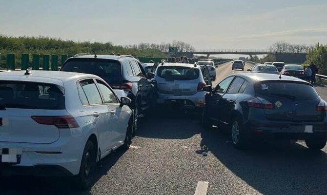 7 autovehicule implicate intr un accident rutier pe autostrada soarelui traficul spre constanta deviat 689992e623509