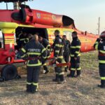 a fost reluata misiunea de stingere a incendiului din zona chilia veche elicopterele black hawk executa misiuni de aruncare cu apa 689724a481043